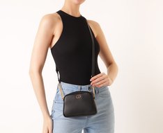 Bolsa Tiracolo Pequena Arredondada Glam Preta