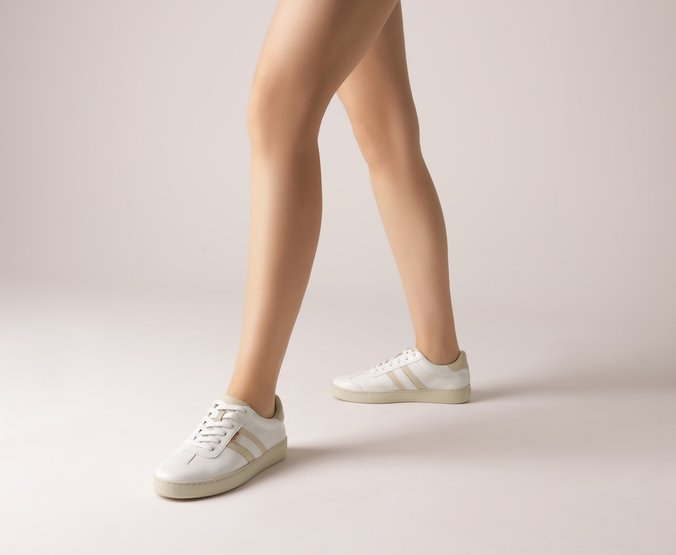 Tenis com listra branca online