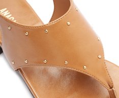 Sandália Salto Bloco Tachas Marrom
