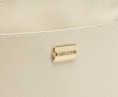 Bolsa Tote Branca Matelassê com Porta-Cartões Média