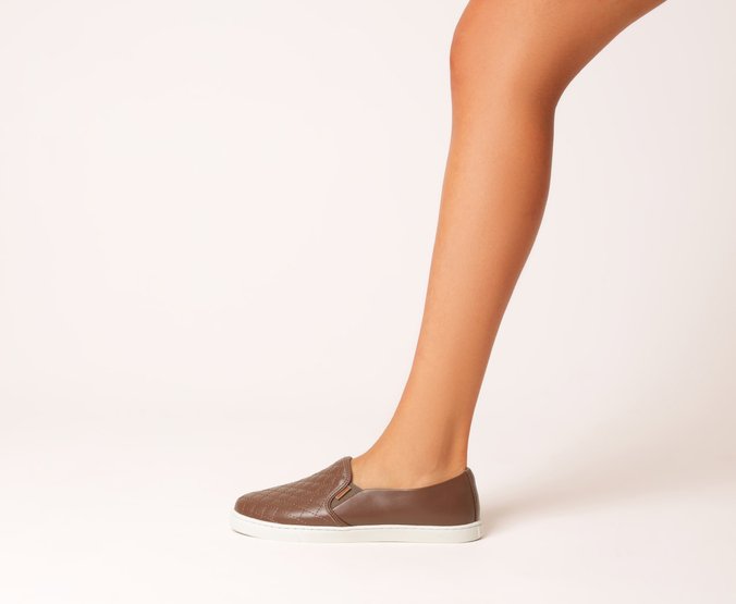 Tênis Slip On Matelassê Marrom