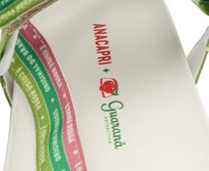 Sandália Papete Multicolor e Branca Guaraná