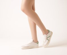 Tênis Pontilhado Lateral Branco e Verde