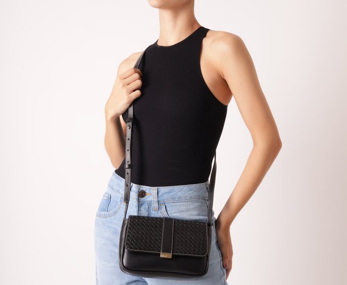 Bolsa Tiracolo Média Tressê Veneta Preta