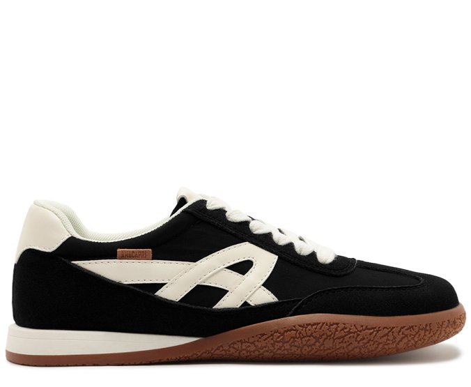 Tênis Casual Retro com Solado de Borracha Preto Anacapri