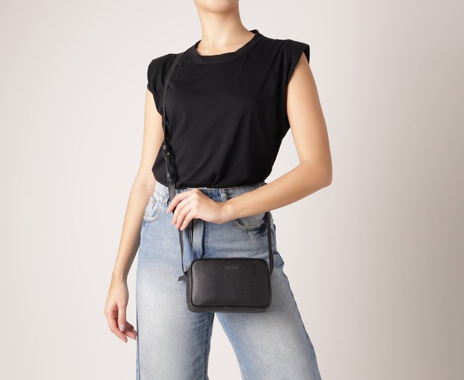 Bolsa Crossbody Média Preta Costura Ornamental