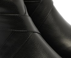 Bota Cano Curto Fivela Entrelaçada Preta