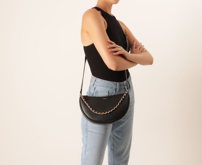 Bolsa Tiracolo Média Meia Lua Preta