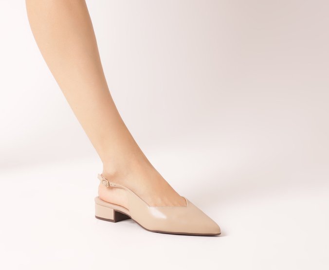 Sapatilha Slingback Salto Bloco Corte triangular Bege
