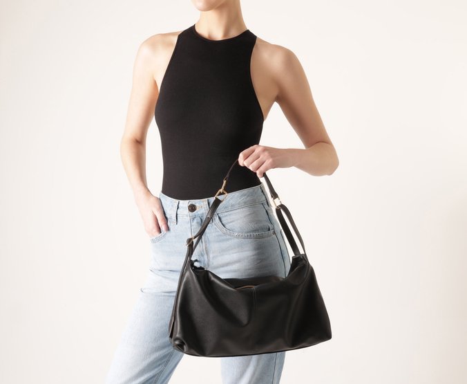 Bolsa Tiracolo Grande Hobo Preta