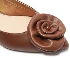 Sapatilha Slingback Bico Fino Flor Marrom