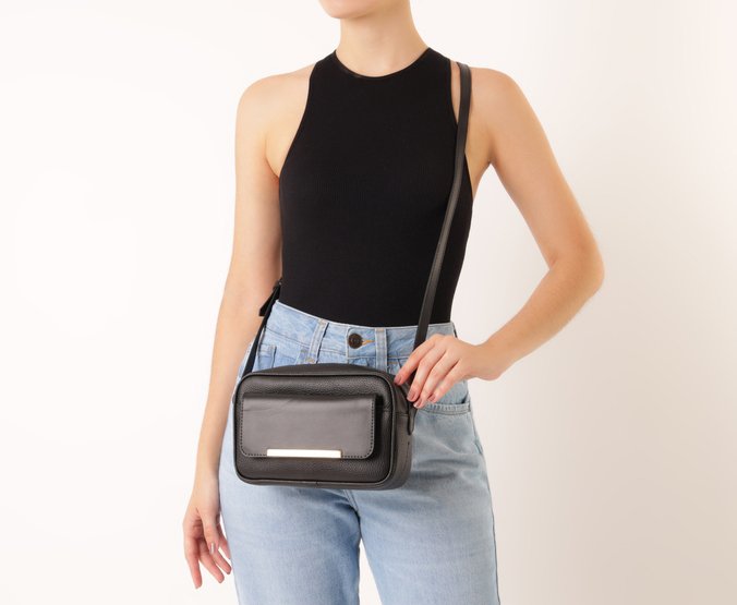Bolsa Tiracolo Média Com Bolso Valentina Preta