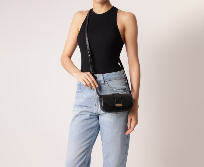 Bolsa Tiracolo Pequena Estruturada Preta