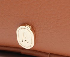 Bolsa Tiracolo Pequena Cápsula Marrom