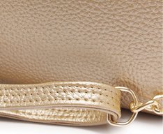Bolsa Tiracolo Pequena Texturizada Dourada