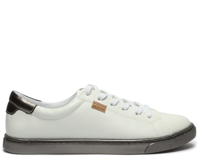 tenis branco com detalhes
