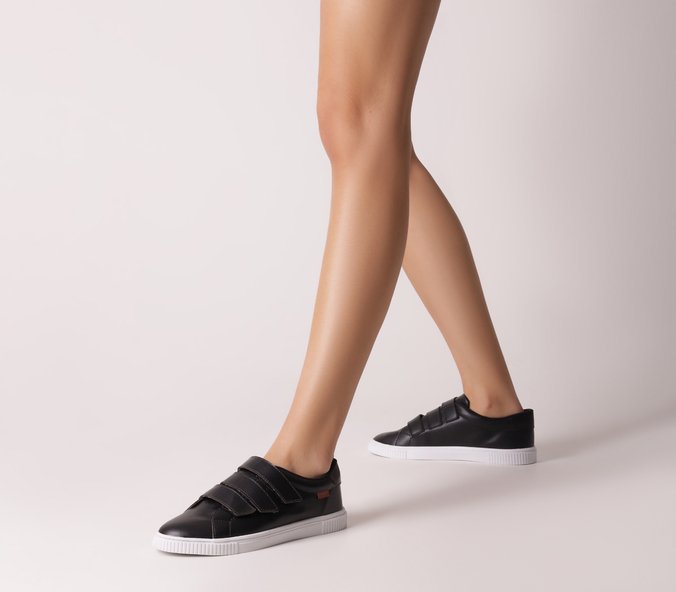 Tenis preto de store velcro