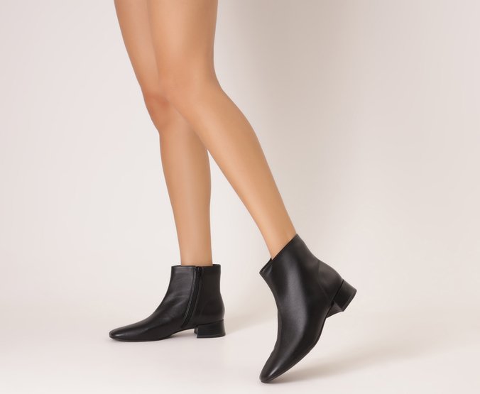 Bota Cano Curto Bico Quadrado Preta