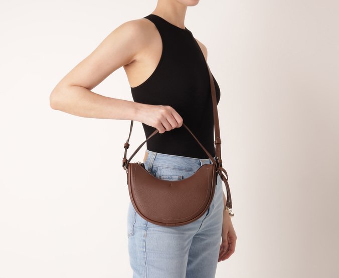 Bolsa Tiracolo Média Hobo Marrom