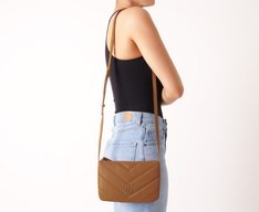 Bolsa Tiracolo Média Matelassê Zig Marrom