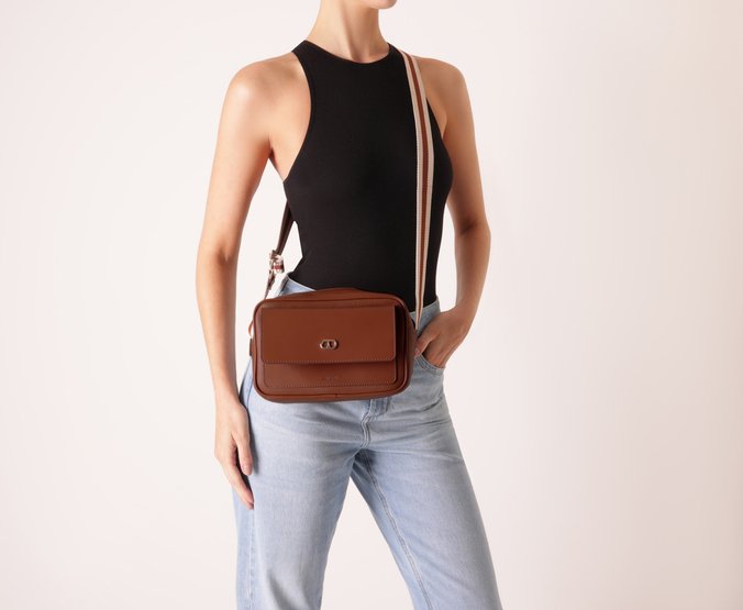 Bolsa Tiracolo Média Bolso Frontal Marrom
