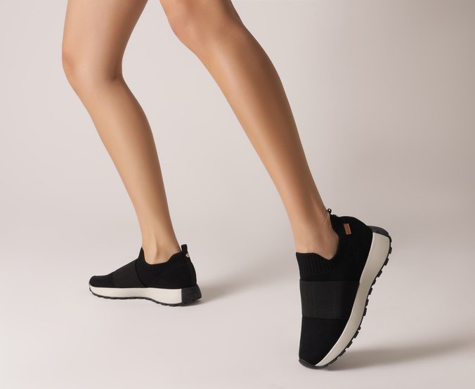 Tênis Slip On Preto Knit Faixa Sporty