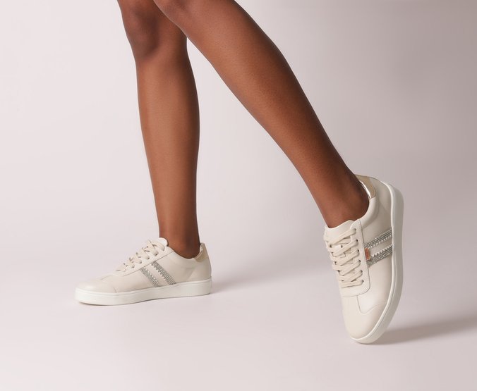 Tenis de Amarrar Branco Duas Listra Glam Dourado Mari