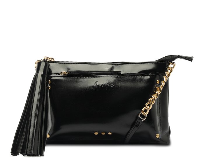 Bolsa Tiracolo Detalhes em Metal Preta