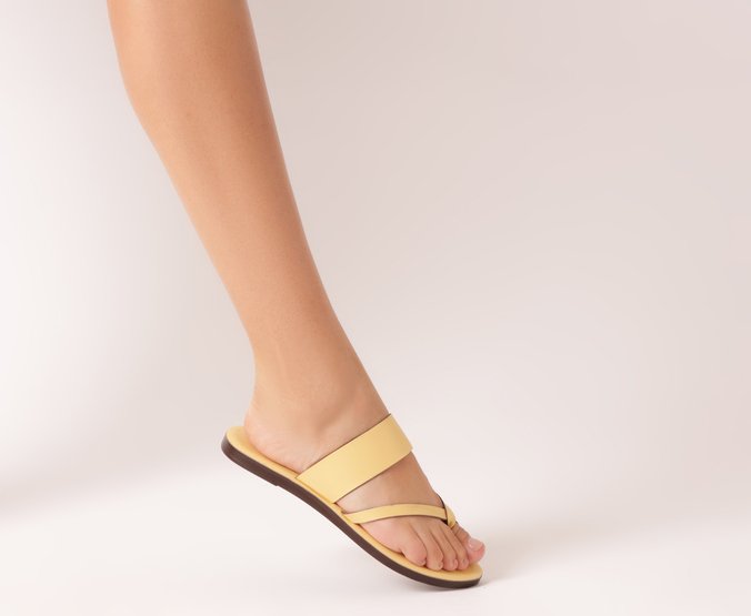 Rasteira Minimal Chic Amarela