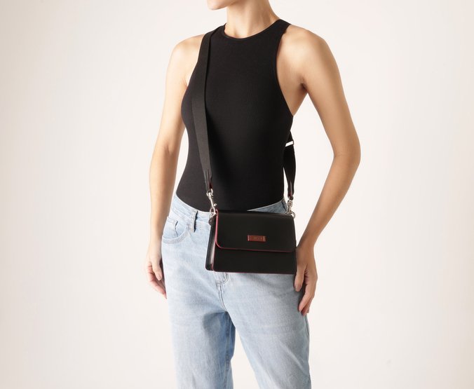 Bolsa Tiracolo Média Raven Preta