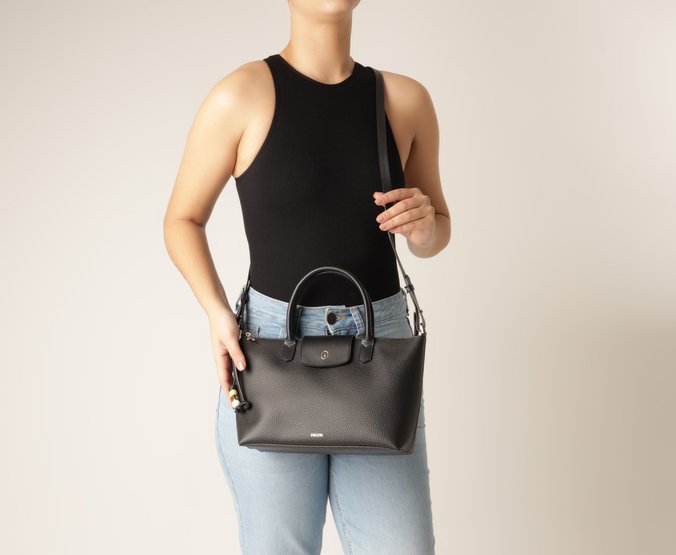 Bolsa Tote Grande Bag Charm Missangas Preta