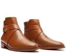 Bota Cano Curto Fivela Entrelaçada Marrom