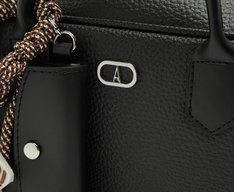 Bolsa Tote Média Retangular Bag Charm Preta