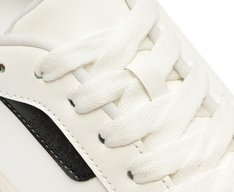 Tênis Detalhe Tag Branco e Preto