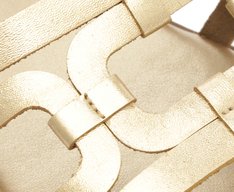Sandália Plataforma Corda Recortes Couro Dourada