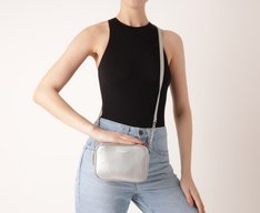 Bolsa Tiracolo Pequena Essencial Prata