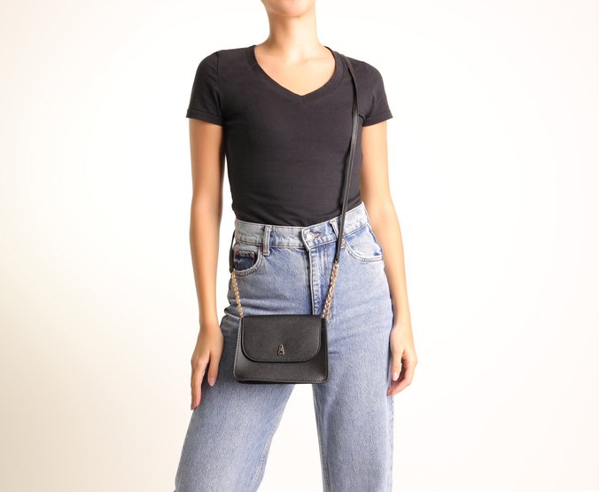 Bolsa Tiracolo Mini Texturizada Preta