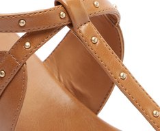 Sandália Salto Bloco Folk Tachas Marrom