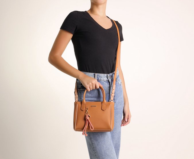 Bolsa Tote Média Marrom Chaveiro de Corda