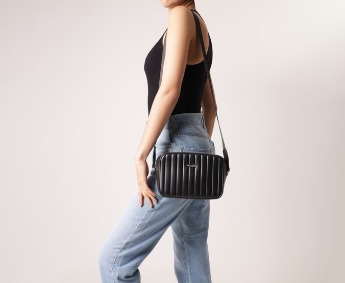 Bolsa Tiracolo Média Injetada Fosca Preta