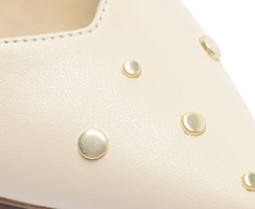 Sapatilha Slingback Bico Fino Tachas Bege