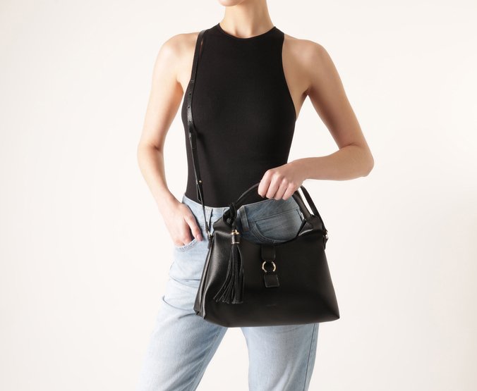 Bolsa Tote Média Barbicho Lateral Preta