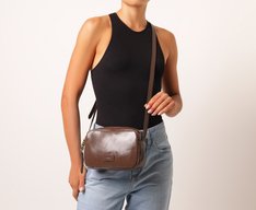 Bolsa Tiracolo Média Compacta Marrom
