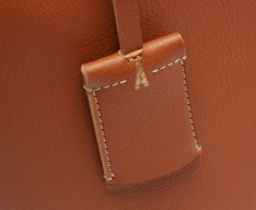 Bolsa Shopping Grande Bag Charm Marrom