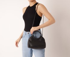 Bolsa Tiracolo Pequena Alça Metal Preta