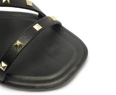 Sandália Rasteira Tachas Preta