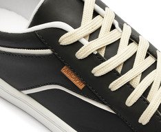 Tênis Detalhe Linhas Preto e Branco