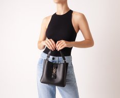 Bolsa Tiracolo Pequena A Preta